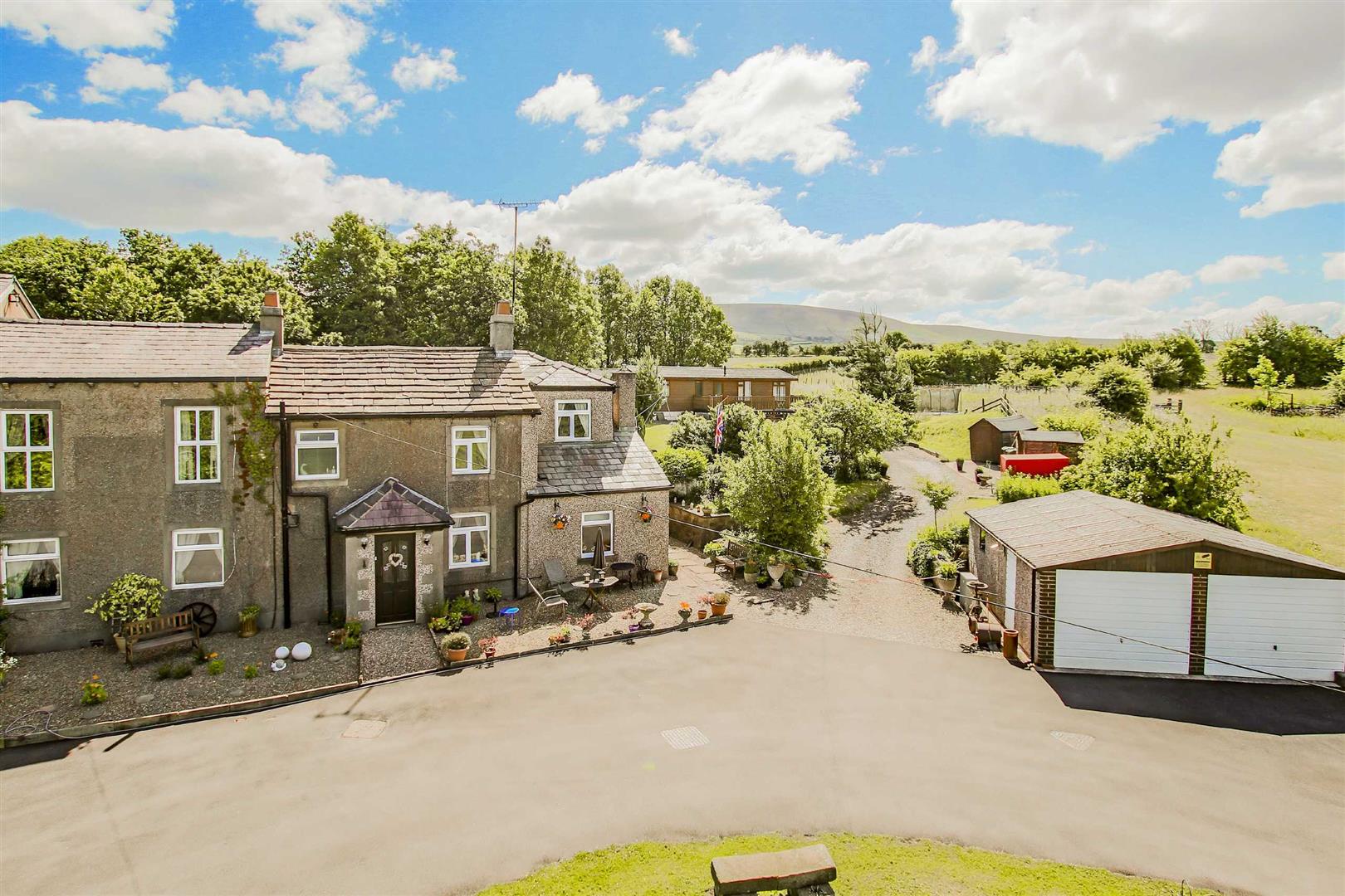 5 Bed Farmhouse For Sale - Main Image
